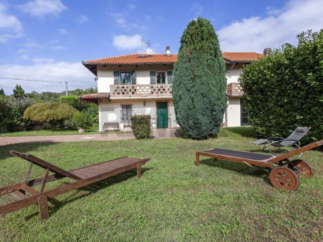 Case e ville in vendita di 295 m² in Via Maestra, 71