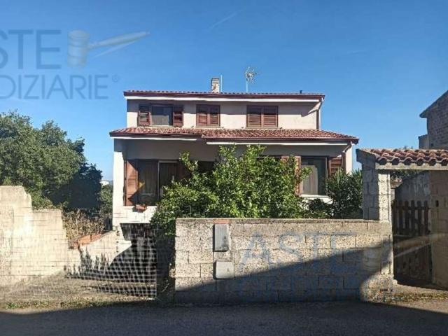 Case e ville in vendita di 295 m² in Via Mannu, 48