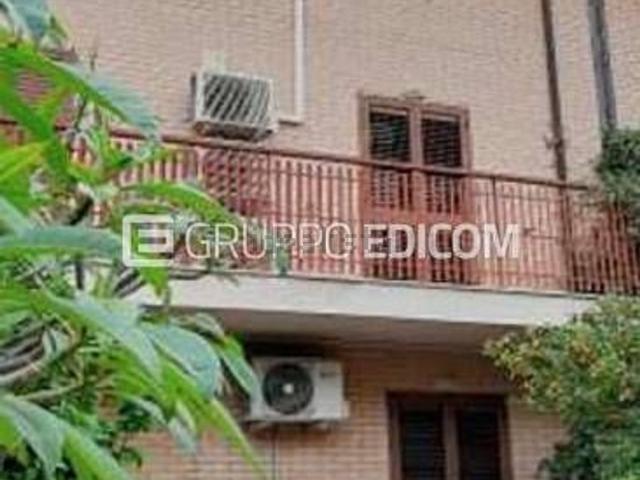 Case e ville in vendita di 295 m² in Via Marra
