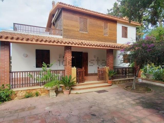 Case e ville in vendita di 295 m² in Via Santa Maria di Gesù