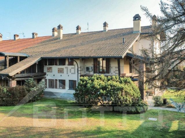 Case e ville in vendita di 295 m² in Via Strera, 173