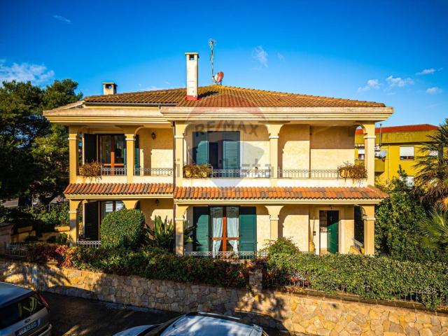 Case e ville in vendita di 295 m² in Viale della Resistenza, 28