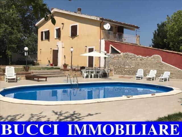 Case e ville in vendita di 295 m² in Contrada Sterpara