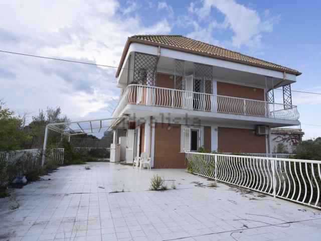 Case e ville in vendita di 295 m² in Strada Provinciale 121
