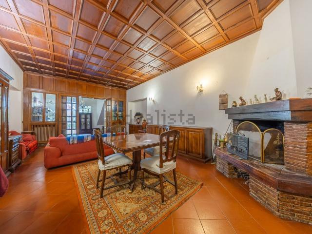 Case e ville in vendita di 296 m² in Via Cherasco, 319