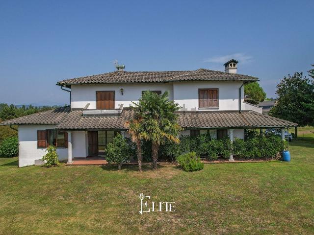 Case e ville in vendita di 296 m² in Via Giuseppe Verdi