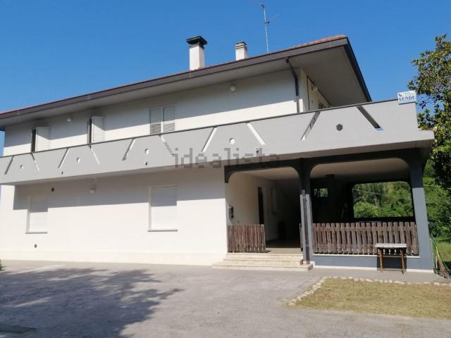 Case e ville in vendita di 296 m² in Viale Europa, 3