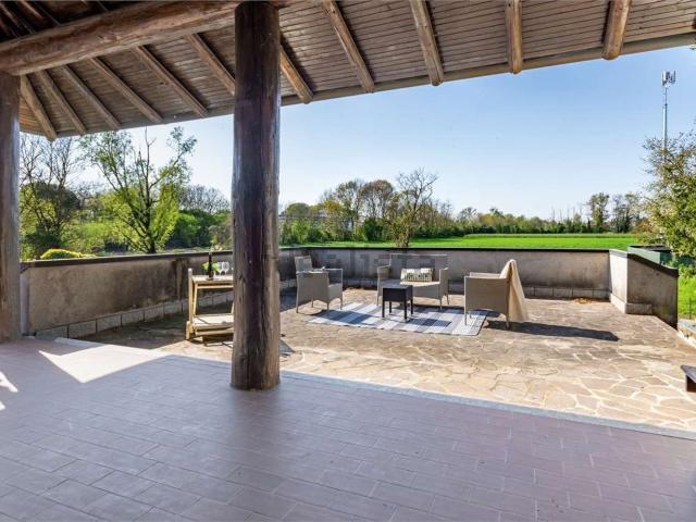 Case e ville in vendita di 297 m² in Via Leonardo da Vinci, 9
