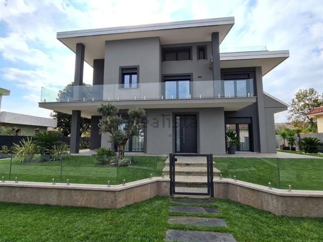 Case e ville in vendita di 297 m² in Via San Liberatore, 1