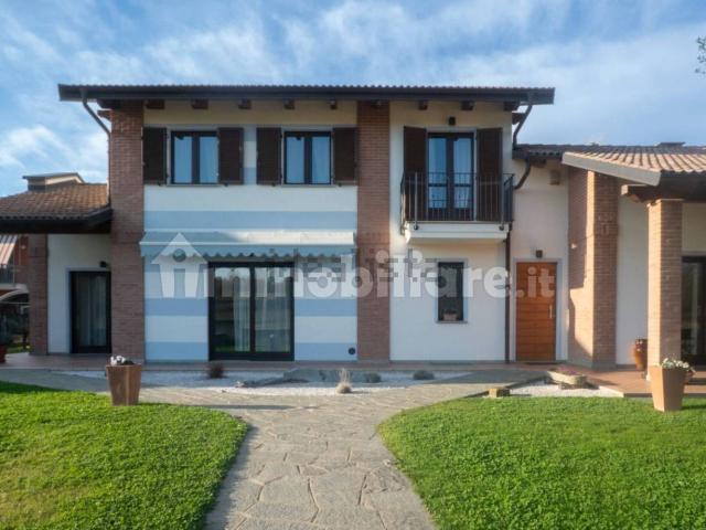 Case e ville in vendita di 298 m² in Via Boetti