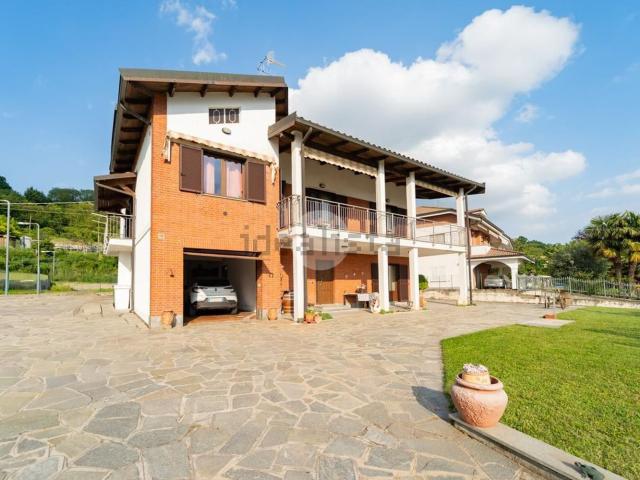 Case e ville in vendita di 298 m² in Via Don L. Orione, 190