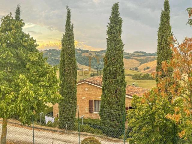 Case e ville in vendita di 298 m² in Via Urbinate