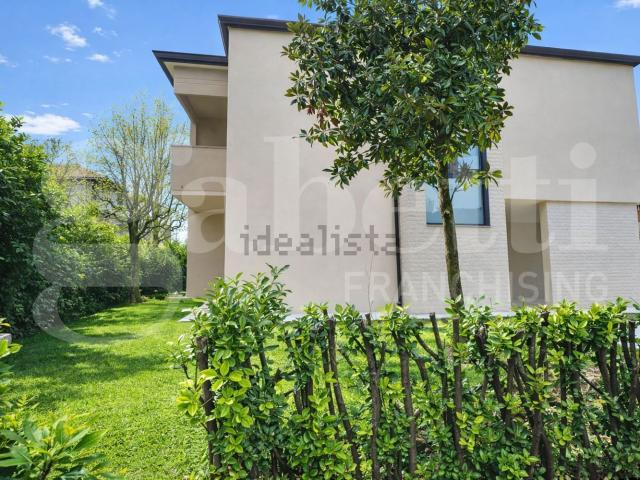 Case e ville in vendita di 298 m² in Strada Bellaria, 80