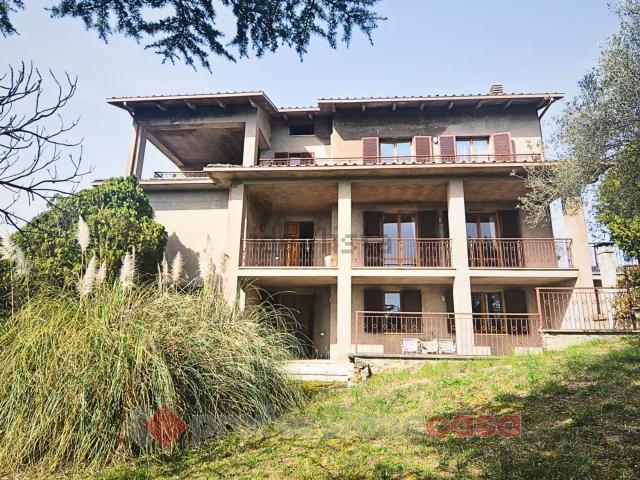 Case e ville in vendita di 298 m² in Strada dei Conservoni