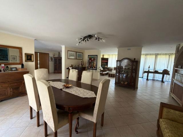 Case e ville in vendita di 299 m²