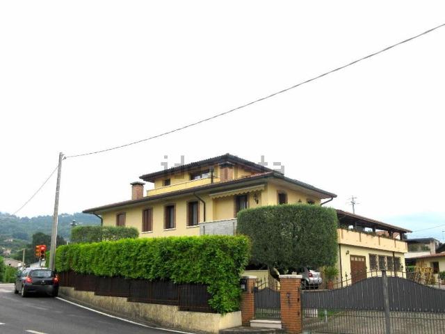 Case e ville in vendita di 299 m² in Via Gazzo