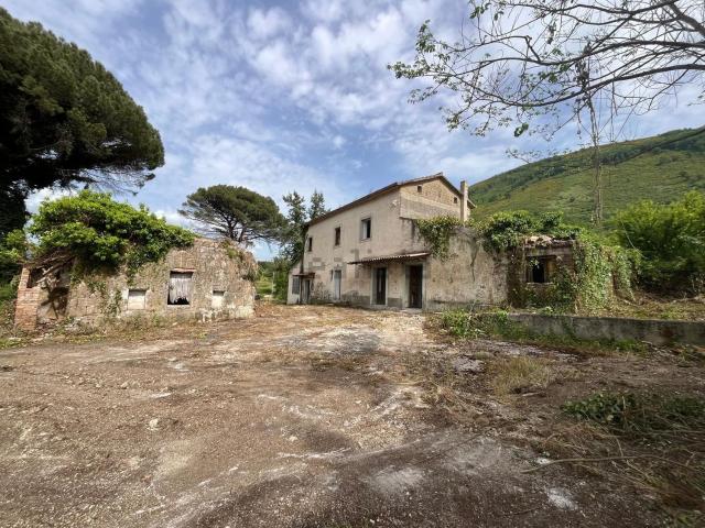 Case e ville in vendita di 300 m²