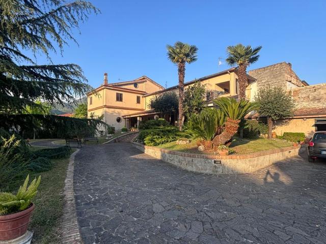 Case e ville in vendita di 300 m²