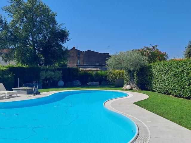 Case e ville in vendita di 300 m²