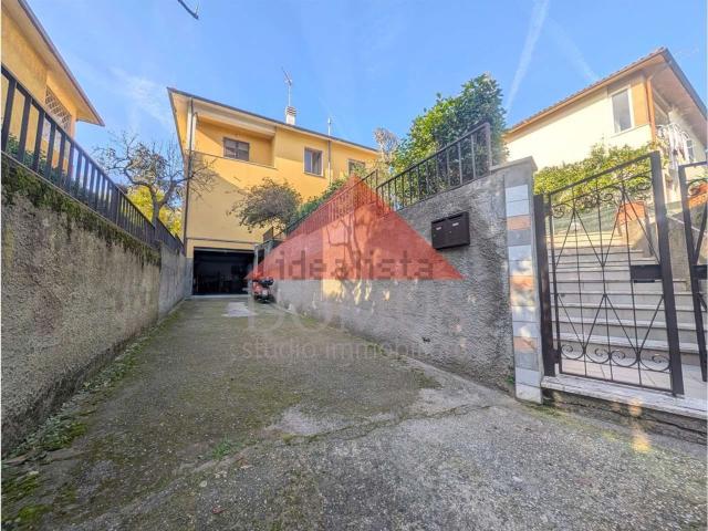 Case e ville in vendita di 300 m²