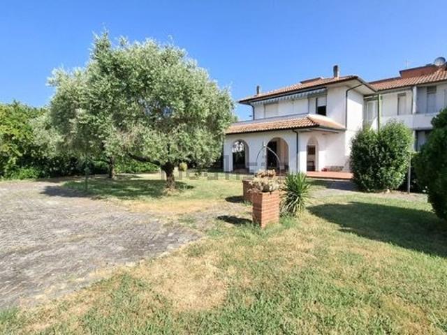 Case e ville in vendita di 300 m²
