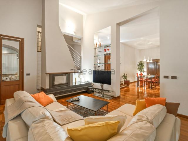 Case e ville in vendita di 300 m²