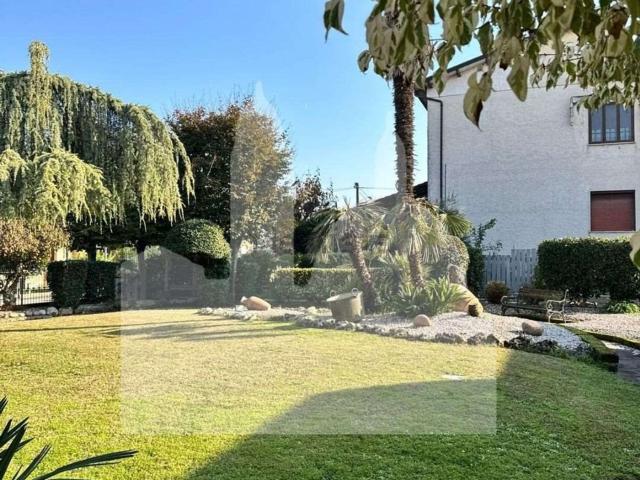 Case e ville in vendita di 300 m²