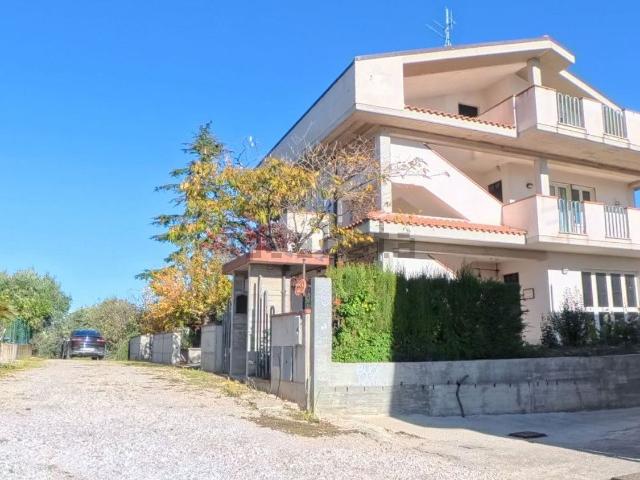 Case e ville in vendita di 300 m²