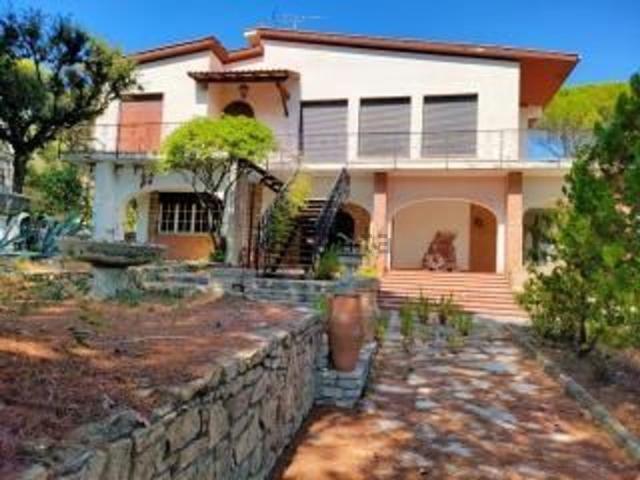 Case e ville in vendita di 300 m²