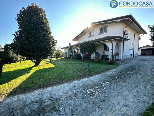 Case e ville in vendita di 300 m²