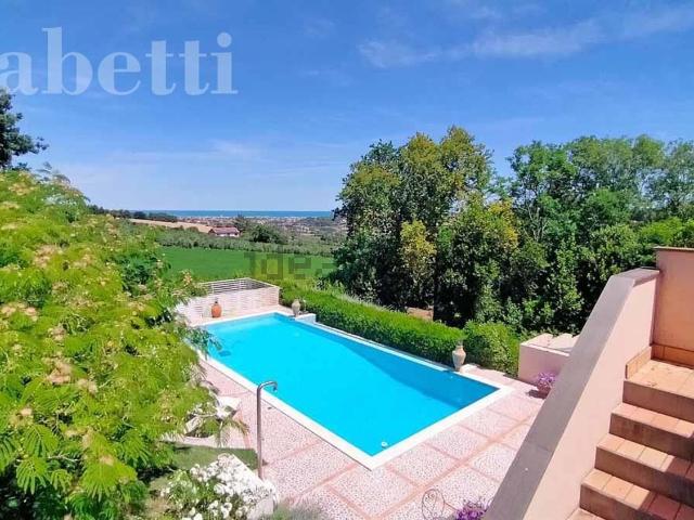Case e ville in vendita di 300 m²