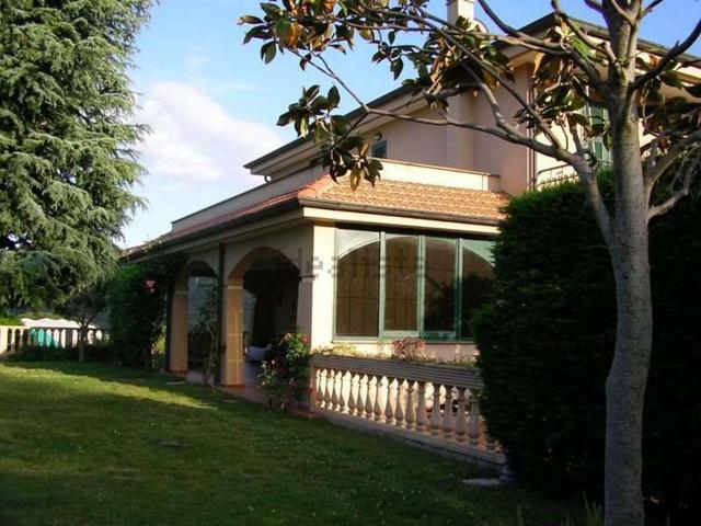 Case e ville in vendita di 300 m²