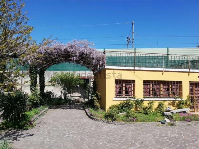 Case e ville in vendita di 300 m²