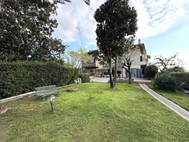 Case e ville in vendita di 300 m²