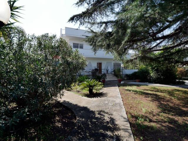 Case e ville in vendita di 300 m² in Traversa 234f di Via Napoli