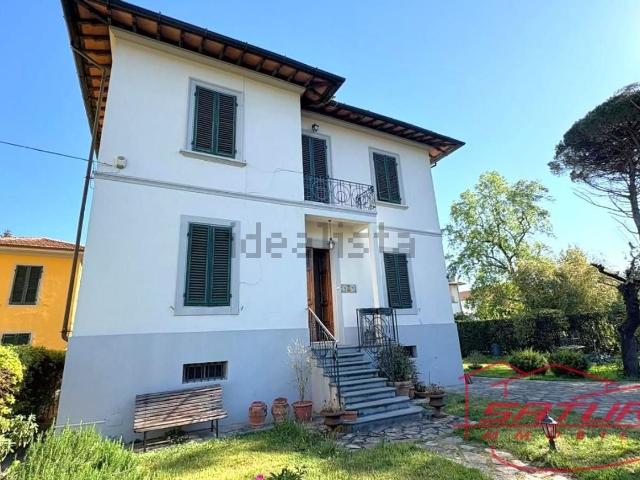 Case e ville in vendita di 300 m² in Traversa V Via Bandettini