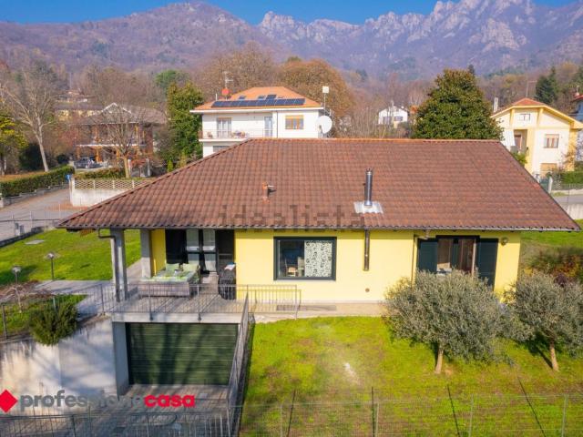 Case e ville in vendita di 300 m² in Via Coassoli