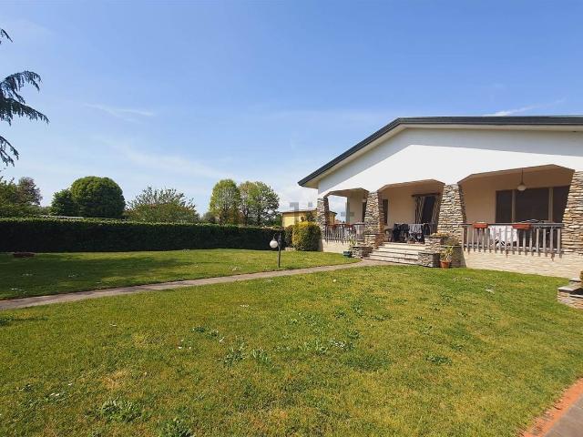 Case e ville in vendita di 300 m² in Via Colombini