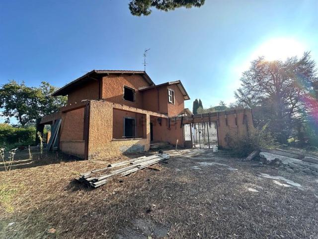 Case e ville in vendita di 300 m² in Via Colle del Vescovo, 13