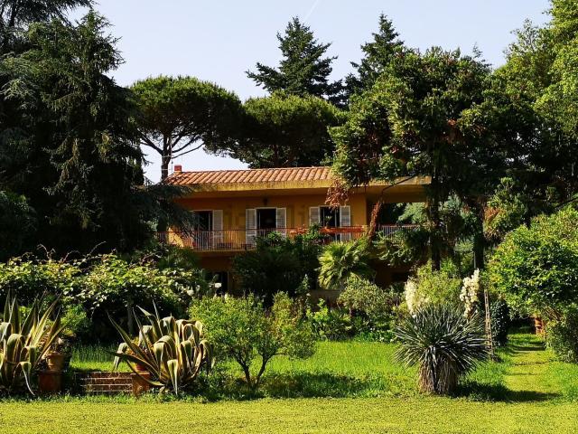 Case e ville in vendita di 300 m² in Via Colle Ionci