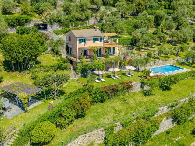 Case e ville in vendita di 300 m² in Via Costa della Liggia
