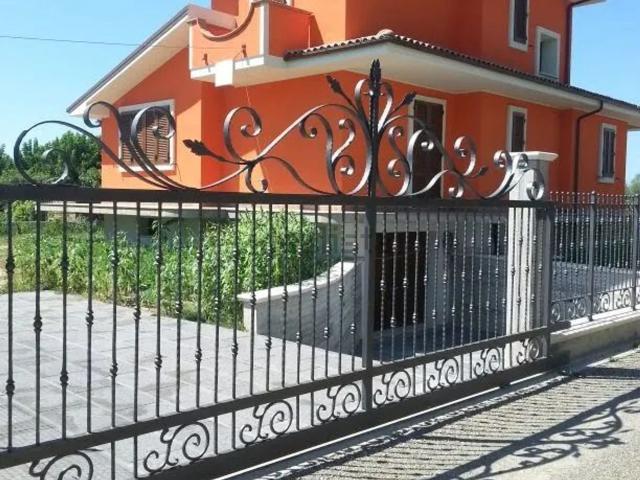 Case e ville in vendita di 300 m² in Via Calamandrei