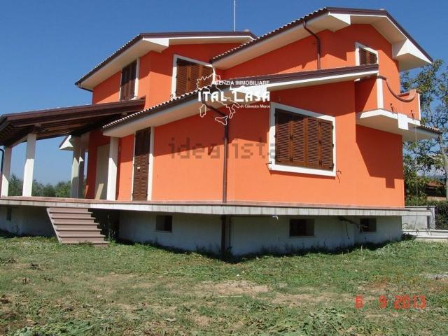 Case e ville in vendita di 300 m² in Via cantarelle