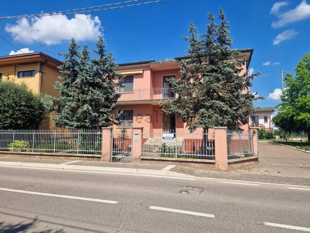 Case e ville in vendita di 300 m² in Via Capitello, 87
