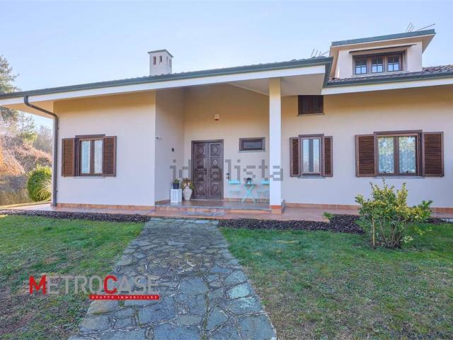 Case e ville in vendita di 300 m² in Via Capoluogo, 92