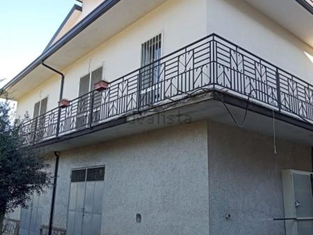 Case e ville in vendita di 300 m² in Via Cappella