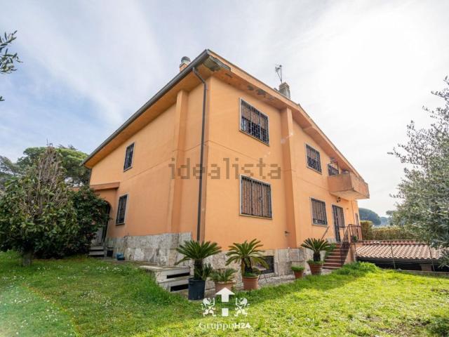 Case e ville in vendita di 300 m² in Via Castagnole, 13