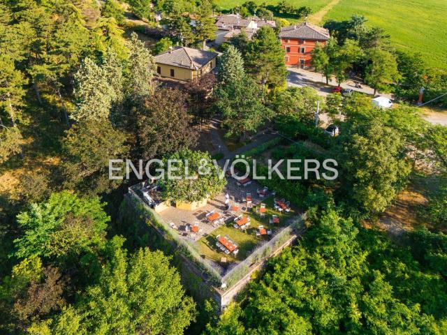 Case e ville in vendita di 300 m² in Via Castel de Britti