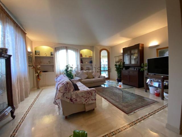 Case e ville in vendita di 300 m² in Via Castiglionese