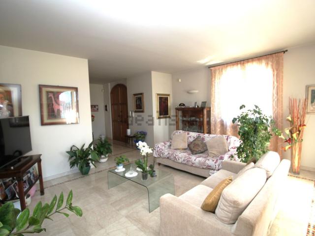 Case e ville in vendita di 300 m² in Via Castiglionese